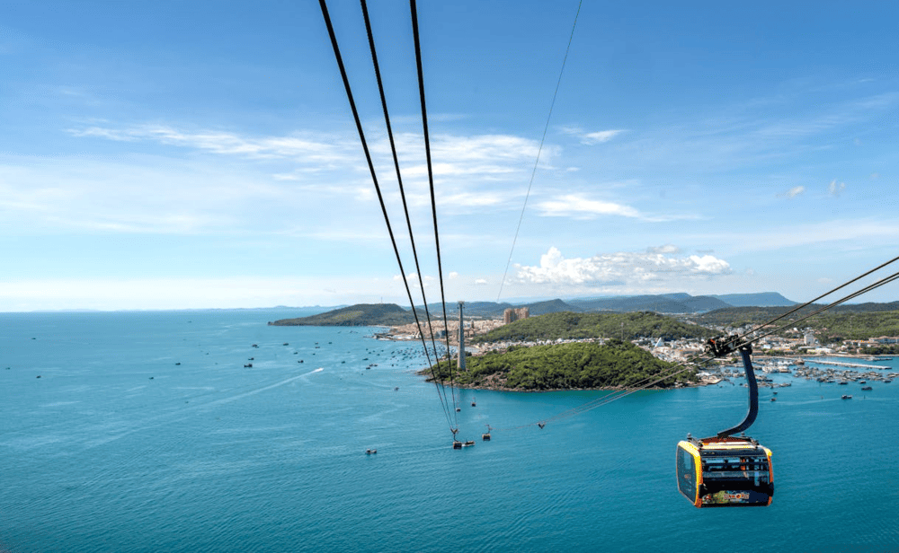 To ensure a comfortable journey and enjoy the stunning views of Phu Quoc from above, take the cable car to Sun World Hon Thom (Source: Pexels)